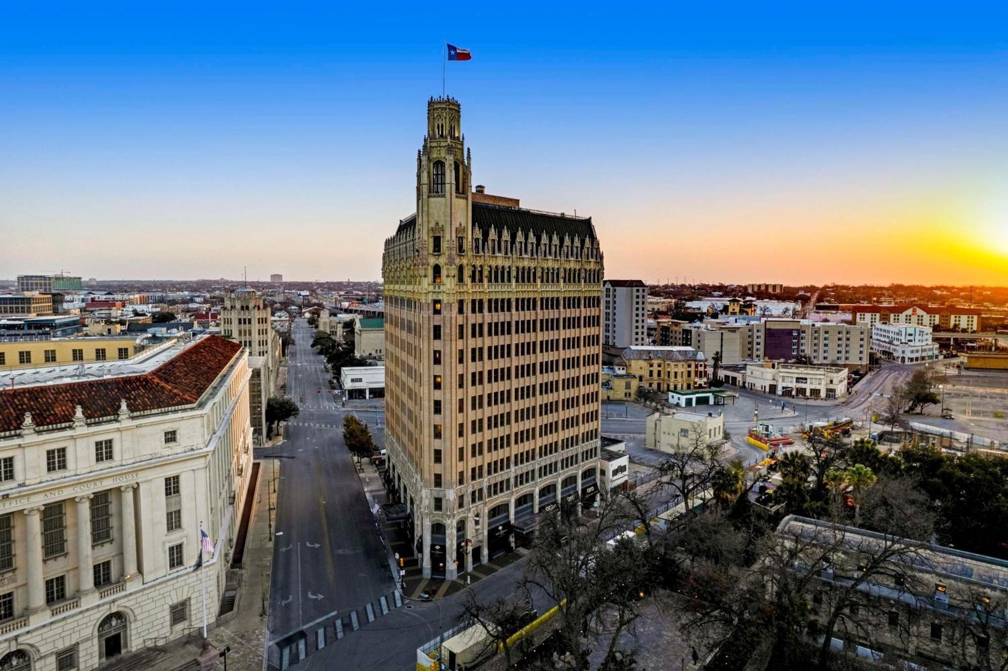 The Emily Morgan Hotel - A Doubletree By Hilton Σαν Αντόνιο Εξωτερικό φωτογραφία